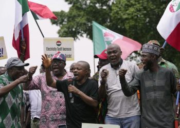 Le Nigeria double le salaire minimum de la fonction publique face à l&rsquo;inflation