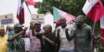 Le Nigeria double le salaire minimum de la fonction publique face à l&rsquo;inflation