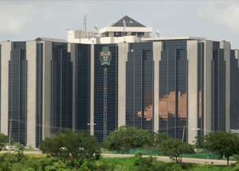 Nigéria : La Banque centrale relève son taux directeur à 27,25% malgré le repli de l’inflation