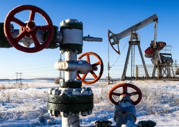 Chute des prix du pétrole alors que les investisseurs s&rsquo;attendent à ce que Trump assouplisse les sanctions russes 