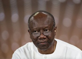 Ghana : L’ex-ministre des Finances Ken Ofori-Atta accusé de corruption et déclaré en fuite