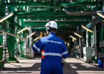 TotalEnergies cède ses parts dans la SIR à Sahara Energy pour 200 M€