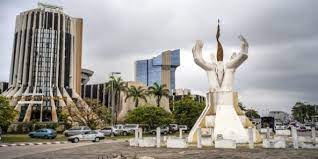 Gabon : la Défense et l’Intérieur face à des coupes budgétaires massives